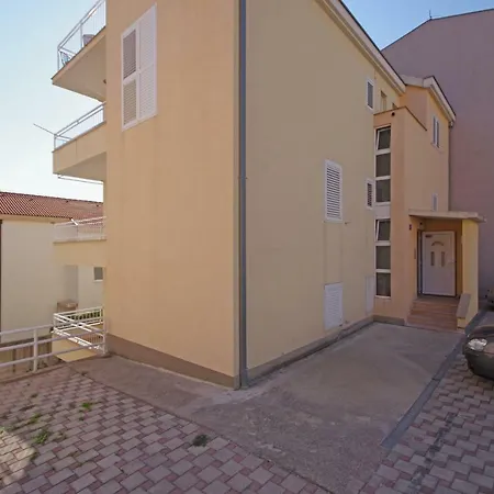 Beus Apartamento Makarska